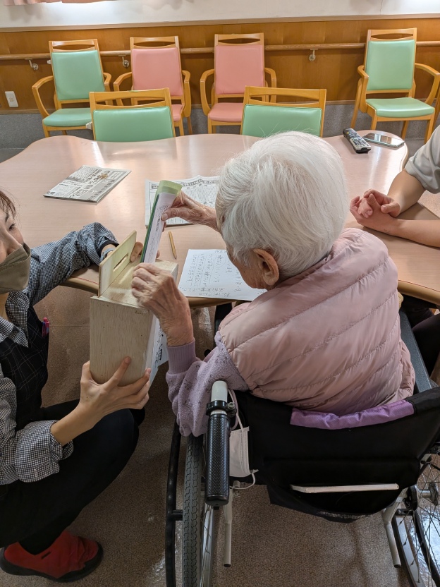 施設内で不在者投票を行いました
